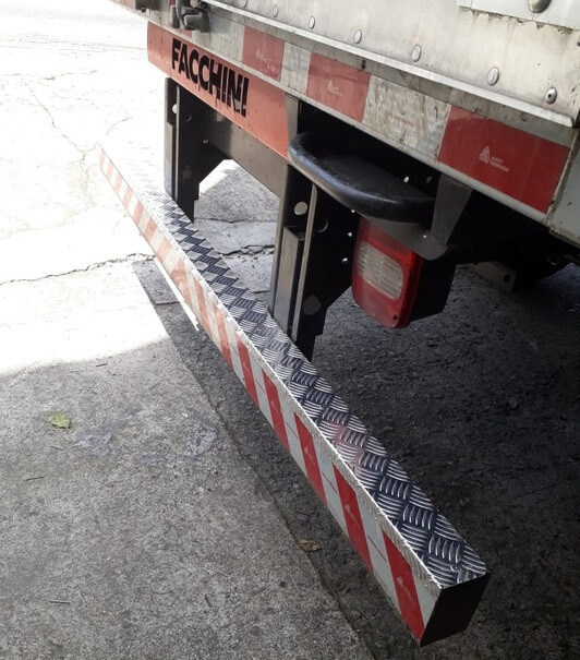 Alumixbox - REVESTIMENTO PROTEÇÃO PARA-CHOQUE CAMINHÃO