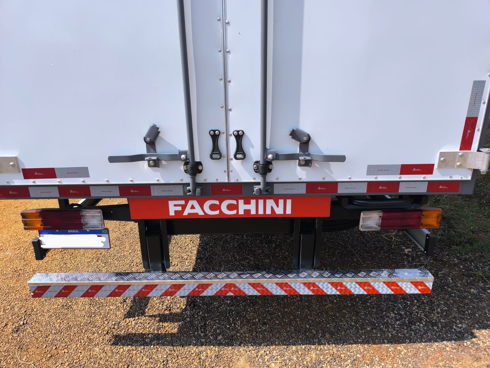 Alumixbox - REVESTIMENTO PROTEÇÃO PARA-CHOQUE CAMINHÃO