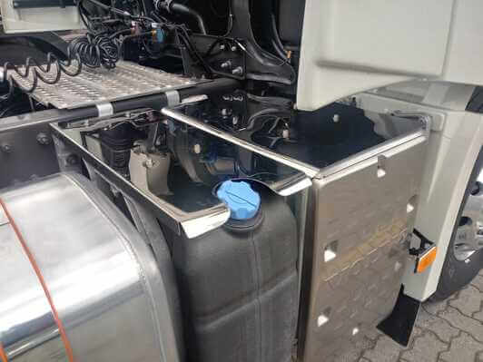 Alumixbox - TAMPA DO ARLA SCANIA PEQUENO DE INOX