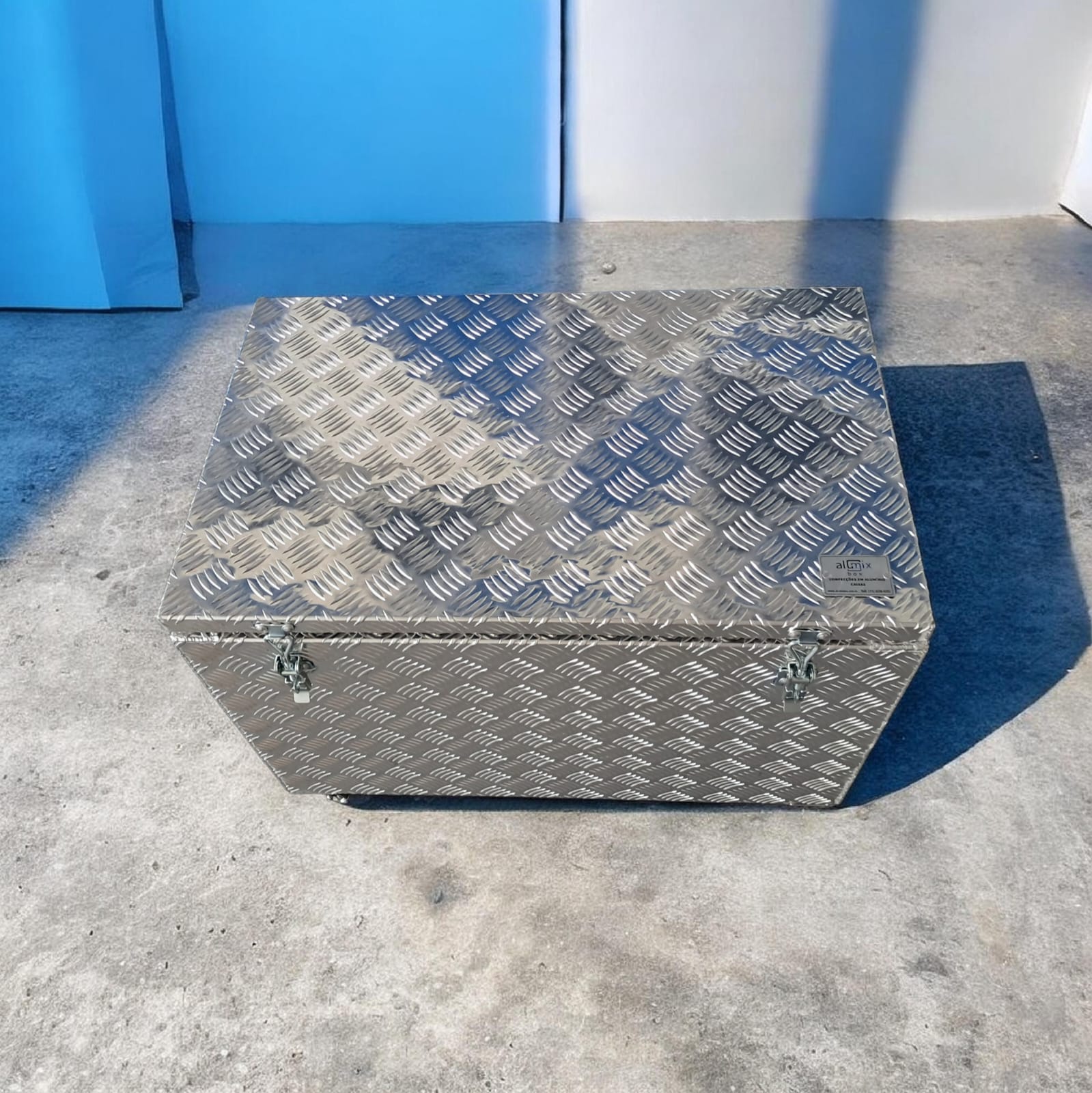 Alumixbox - CAIXA INDUSTRIAL C/ LOGO FEITO A LASER