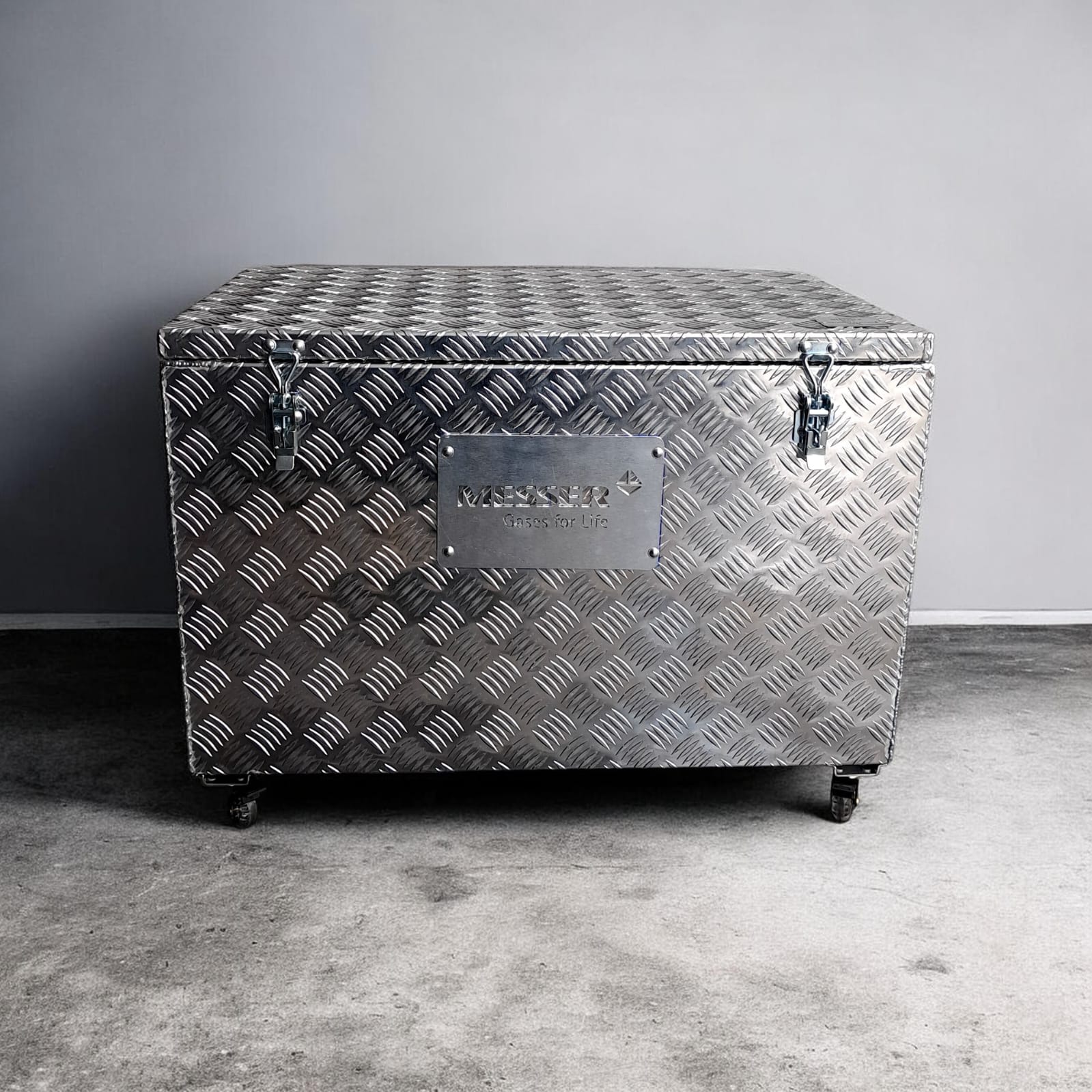 Alumixbox - CAIXA INDUSTRIAL C/ LOGO FEITO A LASER