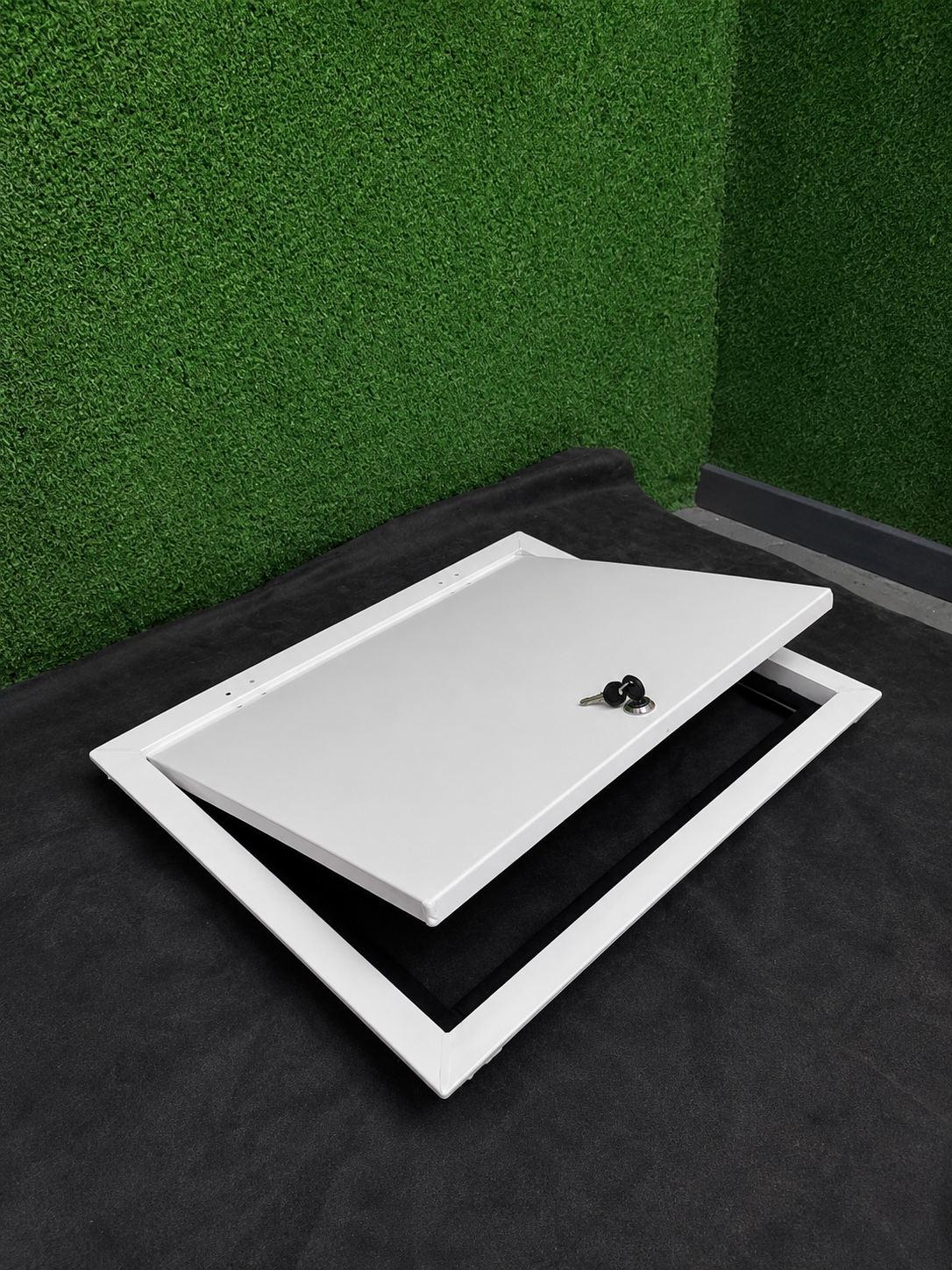 Alumixbox - TAMPA DE ALÇAPÃO PINTADA DE BRANCO