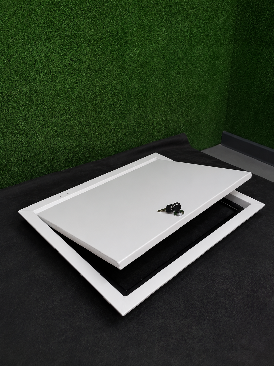 Alumixbox - TAMPA DE ALÇAPÃO PINTADA DE BRANCO